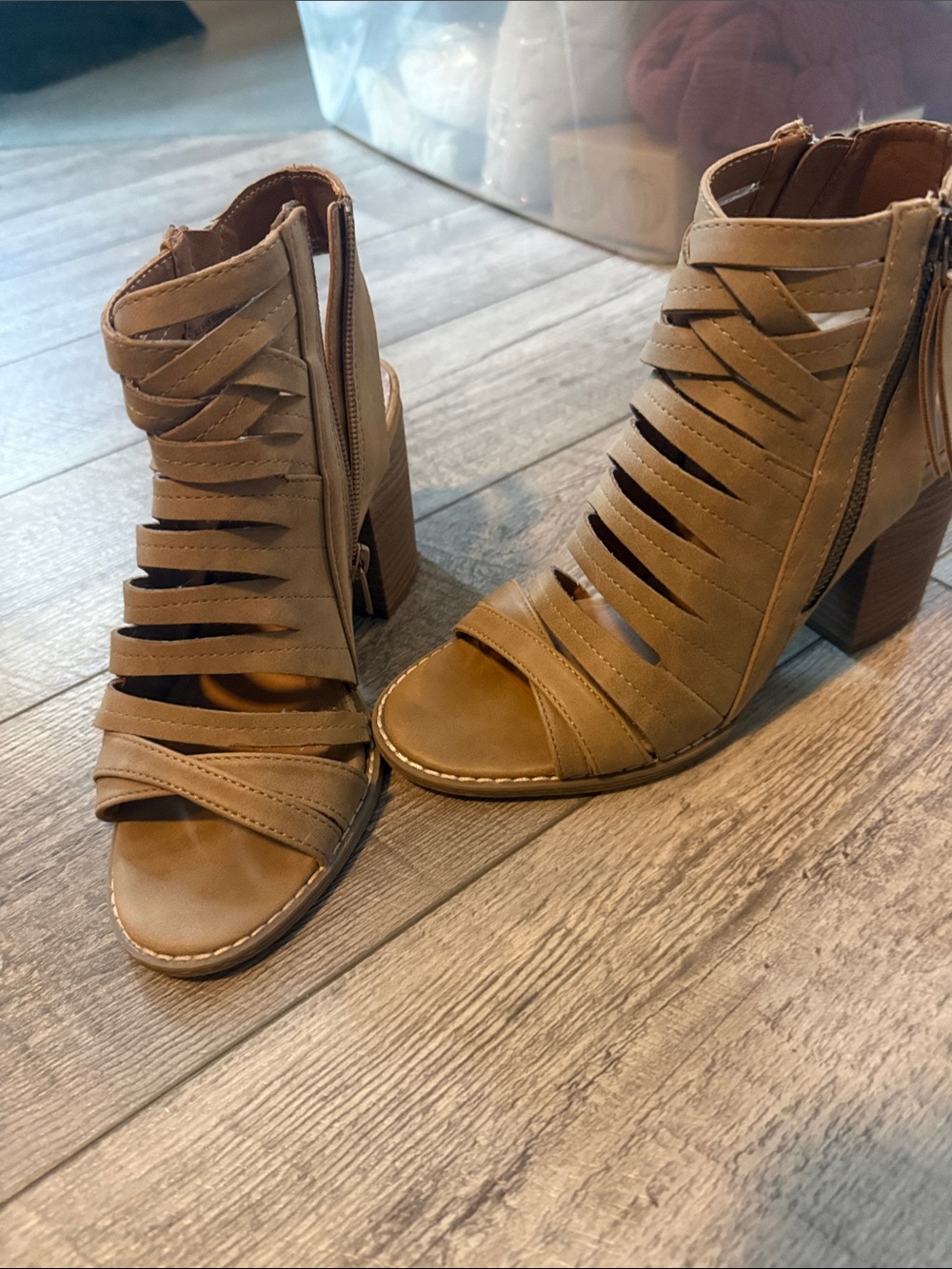 Universal Thread-Elda Pumps Size 7
